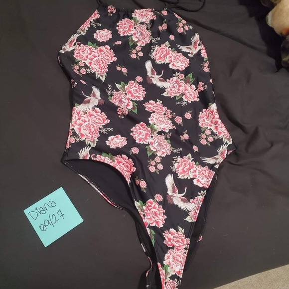 High neck and high wasted bathing suit - Picture 1 of 1